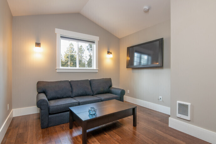 luxurious-in-law-suite-aka-basement-suite-big-0